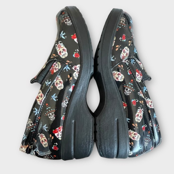 Easy Street Easy Works Clogs Womans 10 Wide Black Sugar Skulls Goth Halloween - Picture 5 of 8